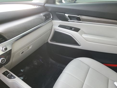 Used 2022 Kia Telluride EX w/ EX Premium Package image 26