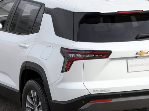 New 2026 Chevrolet Equinox LT w/ Midnight Edition FWD image 5