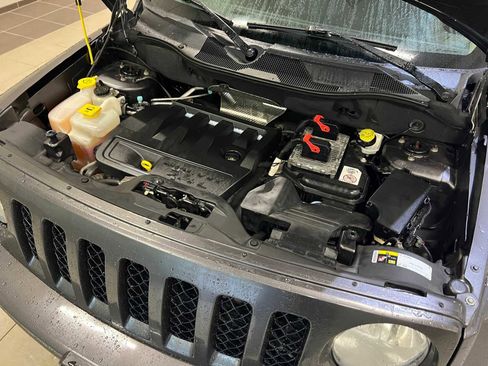 Used 2014 Jeep Patriot Latitude w/ Sun/Sound Group image 9