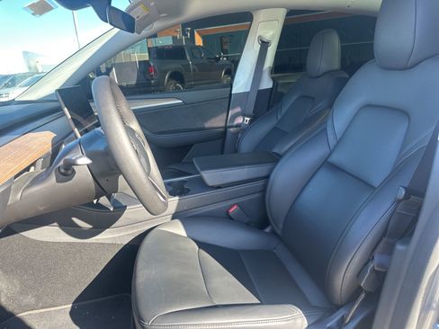 Used 2025 Tesla Model Y Long Range image 9