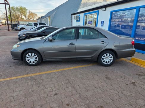 Used 2005 Toyota Camry LE FWD image 8