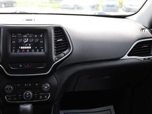 Used 2020 Jeep Cherokee Latitude Plus w/ Cold Weather Group AWD/4WD image 24