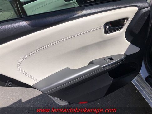 Used 2018 Toyota Avalon Limited w/ Carpet Mat Package FWD image 16