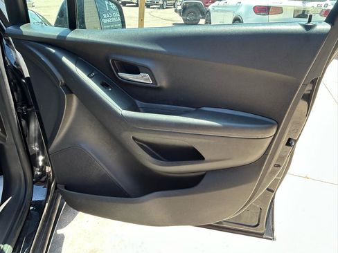 Used 2020 Chevrolet Trax LS AWD/4WD image 16