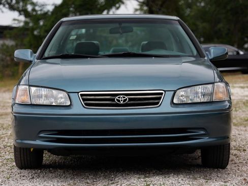 Used 2000 Toyota Camry CE FWD image 19