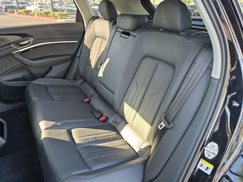 Used 2024 Audi Q8 e-tron Premium Plus w/ Premium Plus Package AWD/4WD image 31