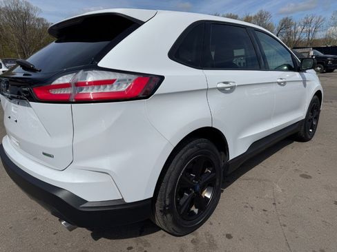 Used 2019 Ford Edge SE FWD image 11