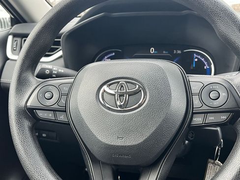 Used 2025 Toyota RAV4 LE image 28