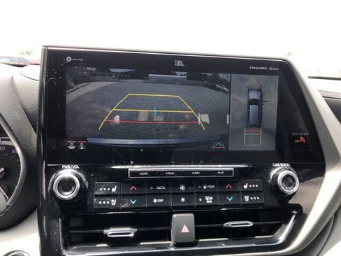 Used 2022 Toyota Highlander Platinum AWD/4WD image 22