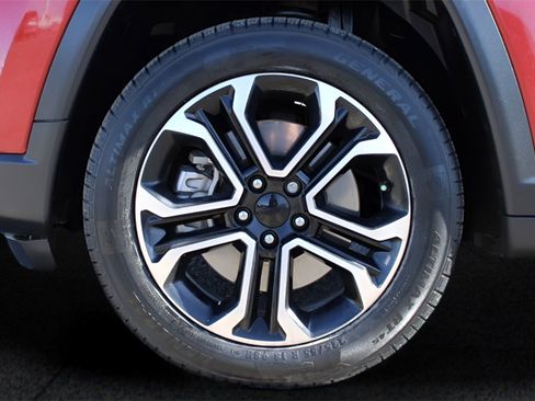 Used 2023 Jeep Compass Limited image 10