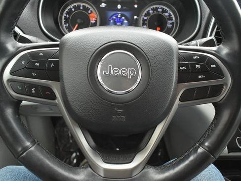 Used 2019 Jeep Cherokee Limited image 19