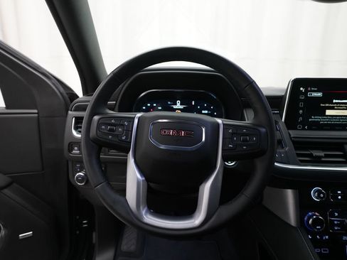 Used 2024 GMC Yukon SLT w/ SLT Luxury Package AWD/4WD image 4