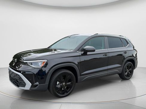 New 2026 Volkswagen Taos SE FWD image 1