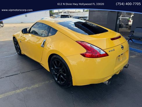 Used 2017 Nissan 370Z Coupe RWD image 3