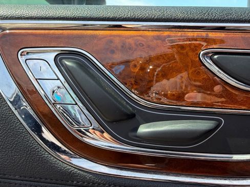 Used 2017 Lincoln Continental Premiere FWD image 8