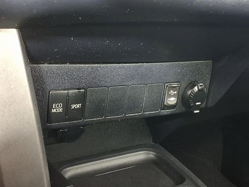 Used 2017 Toyota RAV4 XLE image 21