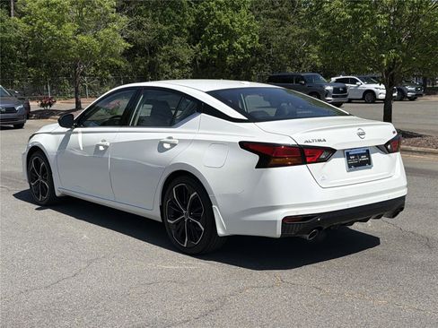 Used 2024 Nissan Altima 2.5 SR w/ SR Premium Package FWD image 25