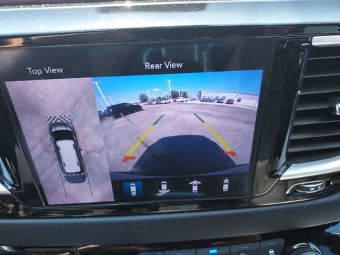 Used 2020 Chrysler Pacifica Touring-L FWD image 13