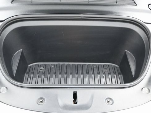 Used 2022 Tesla Model Y Long Range image 42