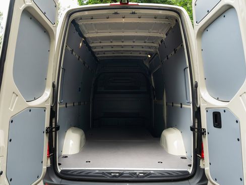 Used 2025 Mercedes-Benz Sprinter 2500 image 9