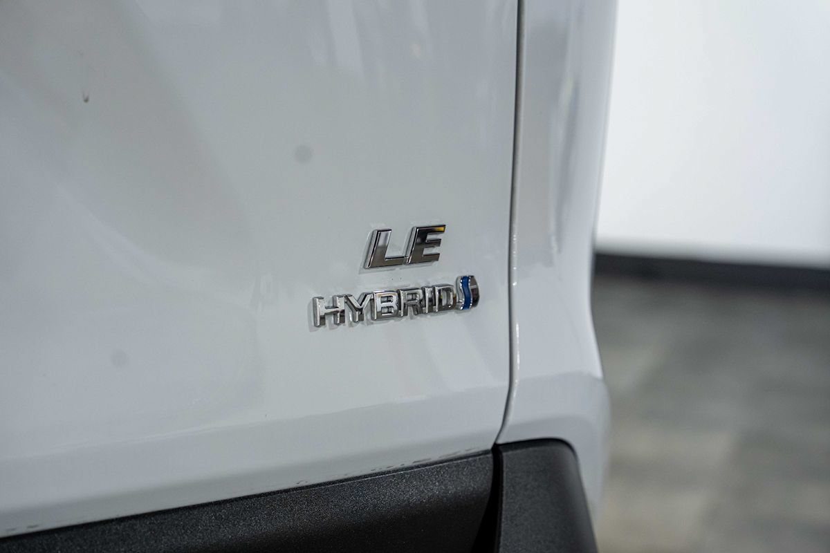 Used 2024 Toyota RAV4 LE AWD/4WD image 12