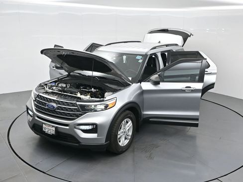 Used 2024 Ford Explorer XLT image 39