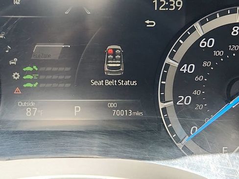 Used 2021 Toyota Highlander XLE AWD/4WD image 11