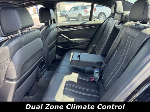 Used 2022 BMW M550i xDrive image 5