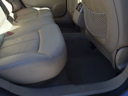 Used 2010 Buick LaCrosse CXL image 25