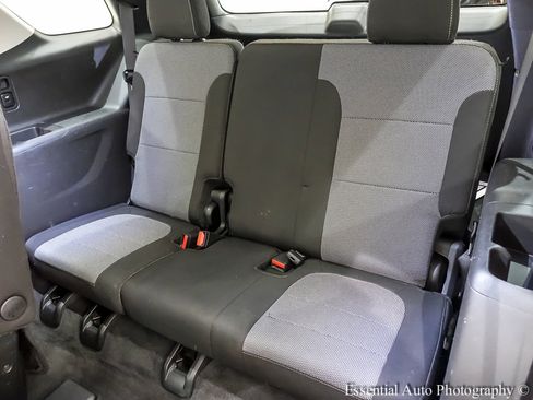 Used 2018 Chevrolet Traverse LT image 17
