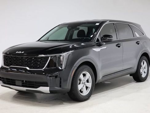 Used 2025 Kia Sorento LX FWD image 3