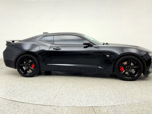 Used 2017 Chevrolet Camaro SS RWD image 4