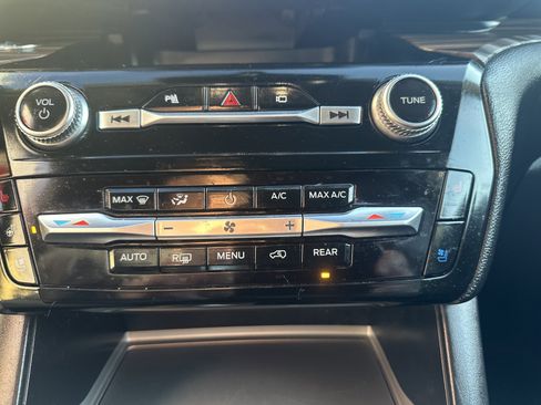 Used 2022 Ford Explorer Limited image 17