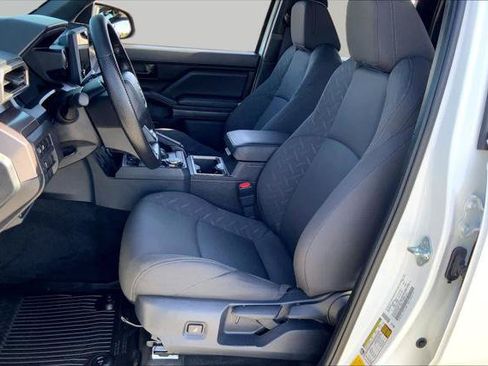 Certified 2026 Toyota Tacoma SR5 AWD/4WD image 8