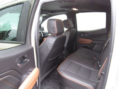Used 2023 GMC Canyon AT4 w/ LPO, Sports Bar Package AWD/4WD image 17