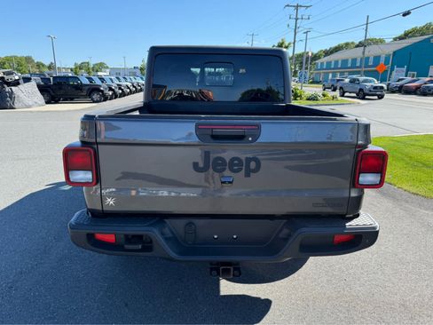 Used 2021 Jeep Gladiator Sport AWD/4WD image 7