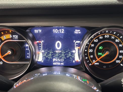 Used 2022 Jeep Wrangler Unlimited Sahara AWD/4WD image 16