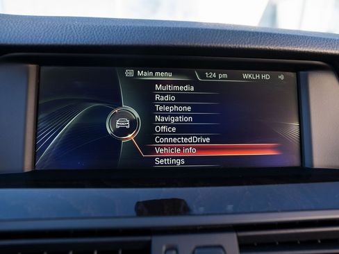 Used 2013 BMW 550i xDrive Sedan image 24