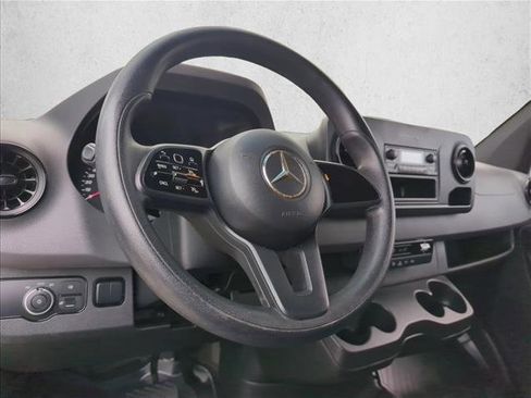 Used 2021 Mercedes-Benz Sprinter 2500 image 25