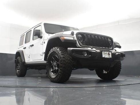 Used 2025 Jeep Wrangler Unlimited Sport AWD/4WD image 19