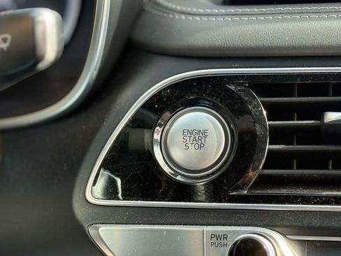 Used 2022 Genesis G70 2.0T image 28