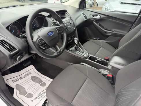 Used 2018 Ford Focus SE FWD image 4
