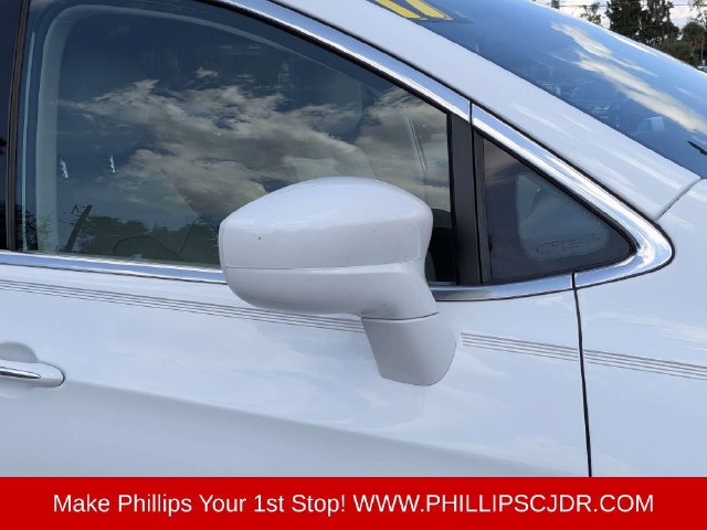 Used 2017 Chrysler Pacifica Touring-L FWD image 11