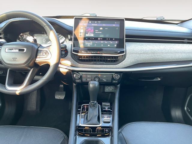 Used 2023 Jeep Compass Latitude w/ Sun and Sound Group AWD/4WD image 11