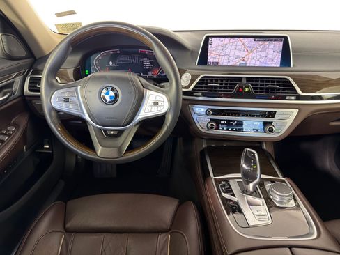 Used 2020 BMW 750i xDrive w/ Cold Weather Package image 4