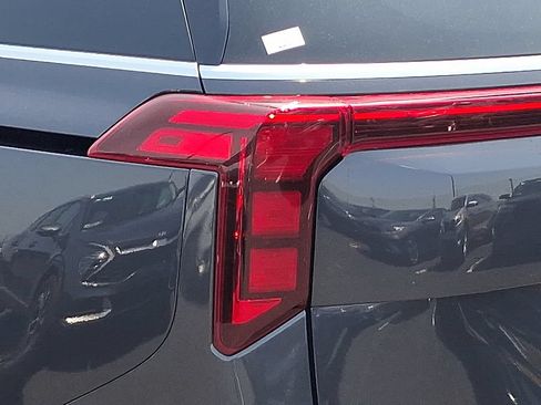 Certified 2025 Kia Carnival FWD image 10