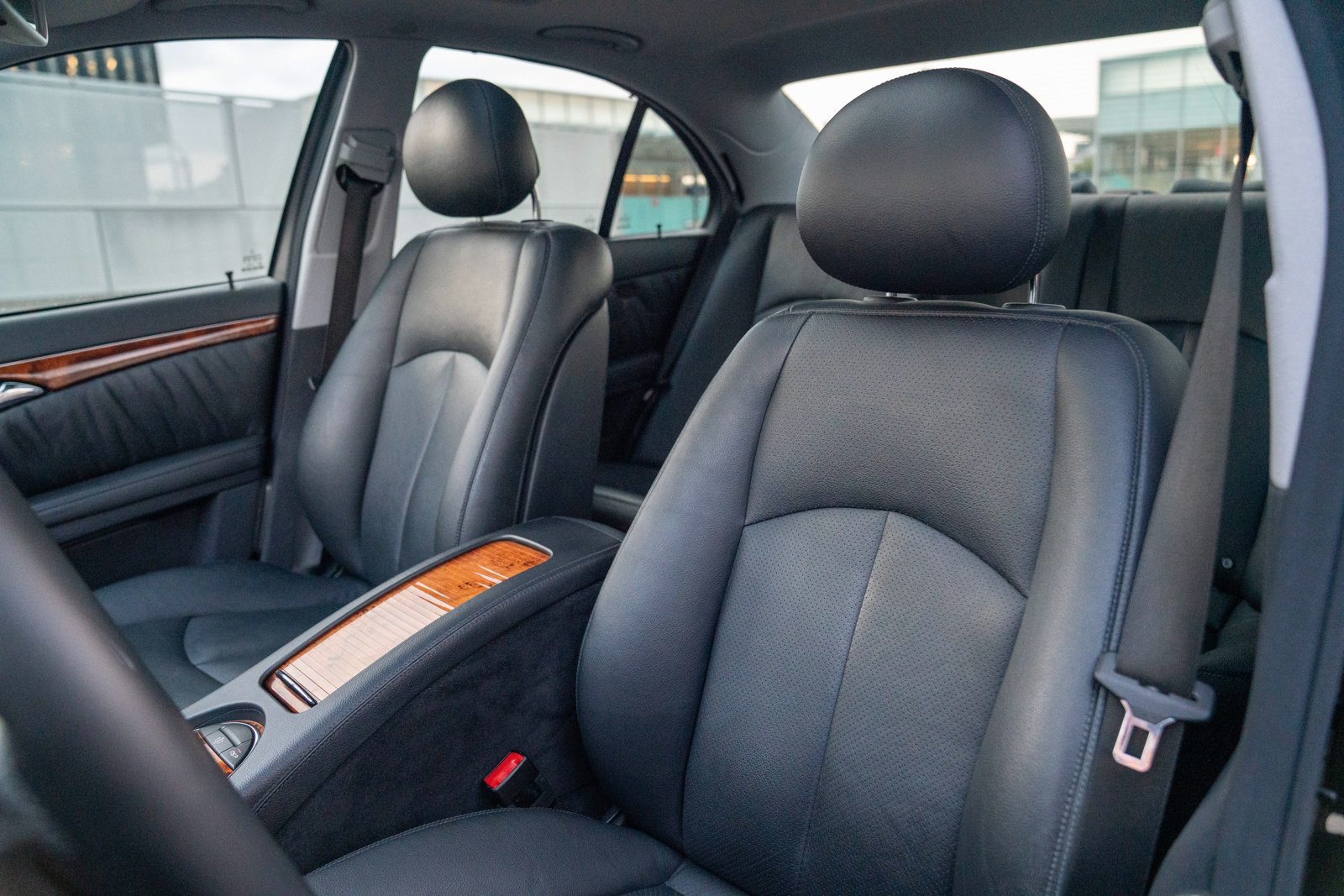 Used 2005 Mercedes-Benz E 500 4MATIC Sedan image 5