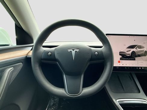 Used 2024 Tesla Model Y Long Range AWD/4WD image 11