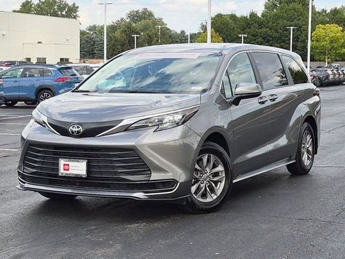 Certified 2026 Toyota Sienna LE AWD/4WD image 2