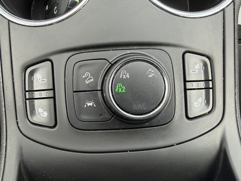 Used 2024 GMC Terrain SLT w/ Infotainment Package II image 9